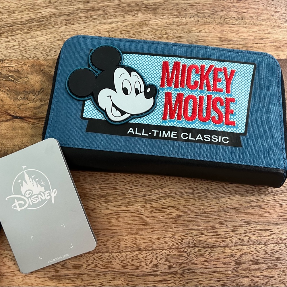 New Disney Parks Mickey Mouse ''All-Time Classic'' Wristlet Wallet w/ID Window - Picture 1 of 3